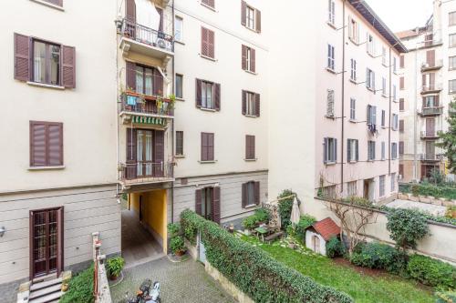 I-Host Spacious 2BR near City Center