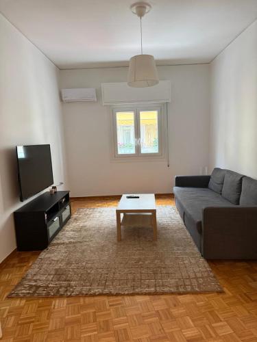 Spacious Two Bedroom Apartment, Walking distance to Neos K Metro