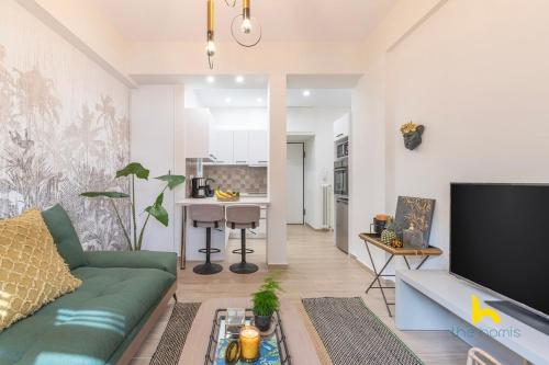 The Urban Jungle Escape Corner APT Near Acropolis