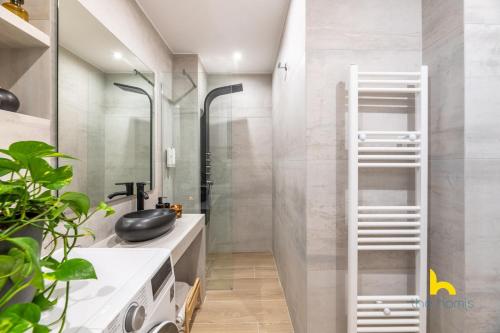 The Urban Jungle Escape Corner APT Near Acropolis
