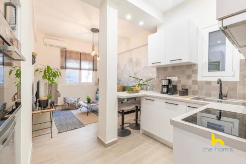 The Urban Jungle Escape Corner APT Near Acropolis
