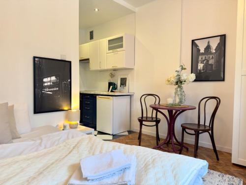 Premium Studio - Free Parking - Near Old Town