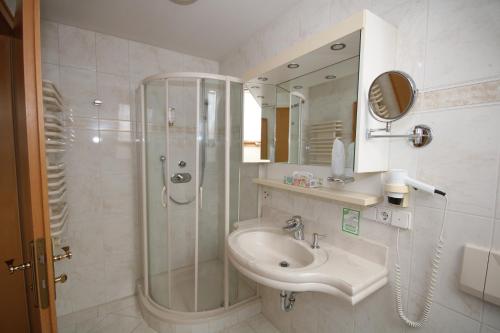 a bathroom with a sink and a shower at Hotel-Restaurant Hirsch in Berghaupten
