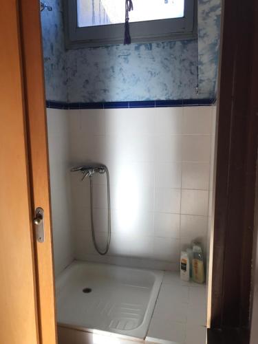 a bathroom with a bath tub with a shower at CA LA ROSITA in Solsona