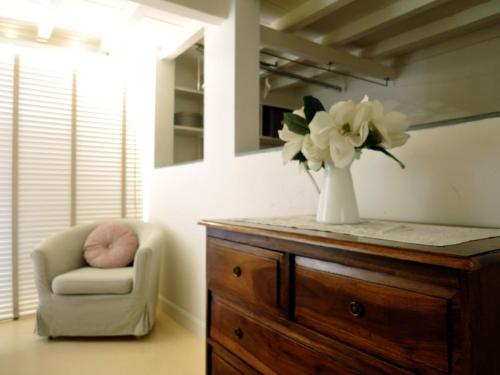 Cozy & Charming Florentine Hideaway