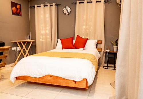 Llit o llits en una habitació de L & B Homes