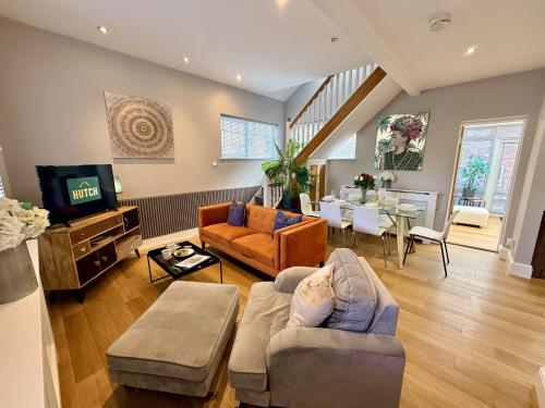 a living room filled with furniture and a dining room at Luxury 3-bed Victorian Townhouse Hosted by Hutch Lifestyle in Leamington Spa