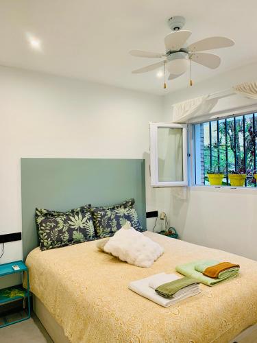 a bedroom with a bed with two towels on it at Verde Oliva Albero Limon in Antequera
