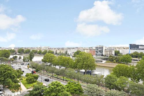 Seine and Eiffel, AC