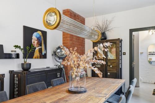City Penthouse with 3 floors , Super King Bed , with secret garden photo 39