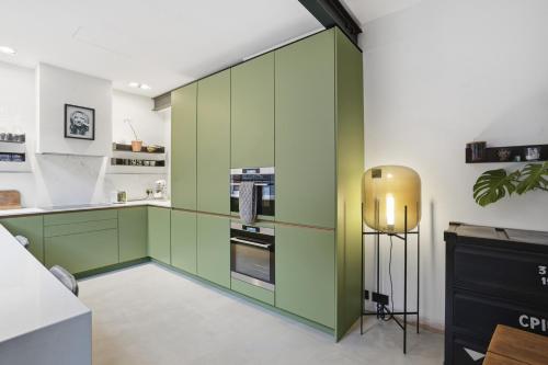 City Penthouse with 3 floors , Super King Bed , with secret garden photo 8