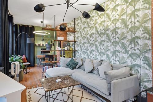 City Penthouse with 3 floors , Super King Bed , with secret garden photo 13