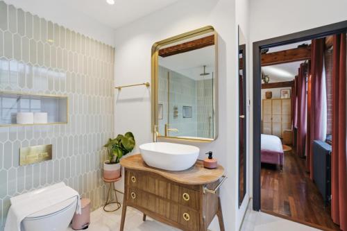 City Penthouse with 3 floors , Super King Bed , with secret garden photo 26