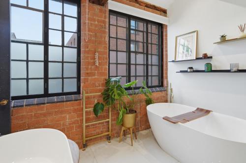 City Penthouse with 3 floors , Super King Bed , with secret garden photo 27