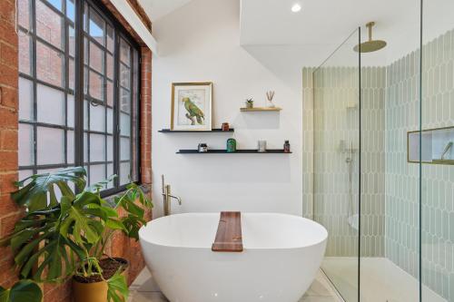 City Penthouse with 3 floors , Super King Bed , with secret garden photo 29