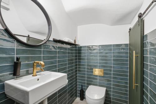 City Penthouse with 3 floors , Super King Bed , with secret garden photo 30