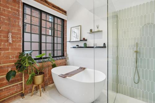 City Penthouse with 3 floors , Super King Bed , with secret garden photo 35