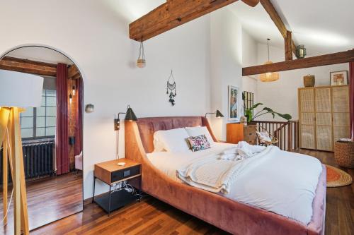 City Penthouse with 3 floors , Super King Bed , with secret garden photo 34
