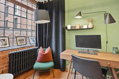 City Penthouse with 3 floors , Super King Bed , with secret garden photo 31