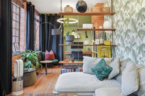 City Penthouse with 3 floors , Super King Bed , with secret garden photo 40