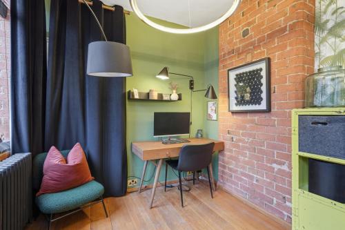 City Penthouse with 3 floors , Super King Bed , with secret garden photo 17