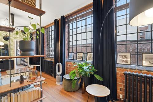 City Penthouse with 3 floors , Super King Bed , with secret garden photo 18