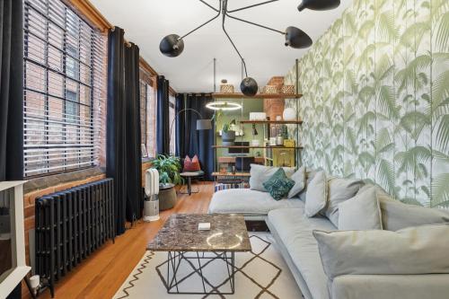 City Penthouse with 3 floors , Super King Bed , with secret garden photo 14