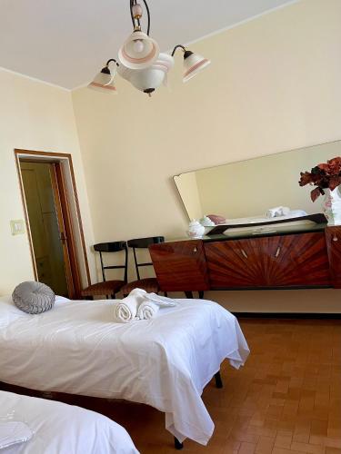 a bedroom with two beds and a large mirror at appartamento Graziana in San Bonifacio