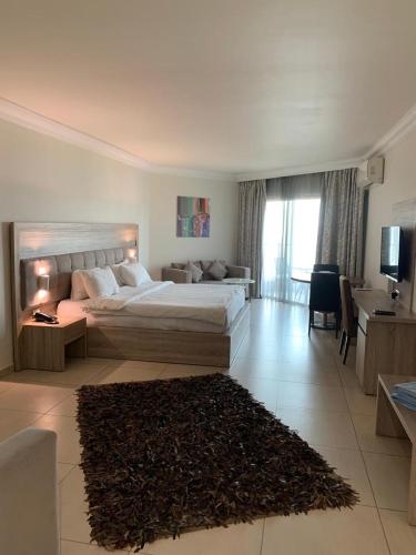 Llit o llits en una habitació de President Hotel