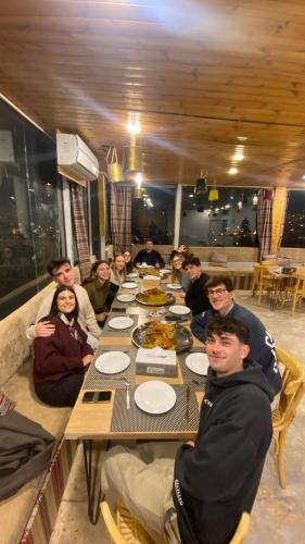 Gosti u objektu Raqeem Hotel