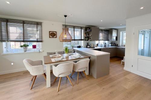 a kitchen with a table and chairs in a kitchen at Engels Hüs in Tinnum