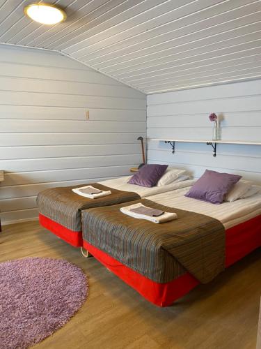 a bedroom with a large bed in a room at Kartano Kievari in Äänekoski