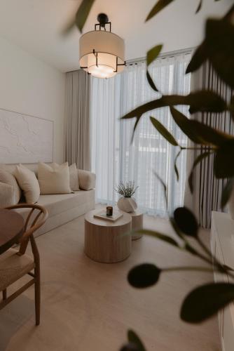 Luxury 1BR Apartment - The Crest, Sobha Hartland