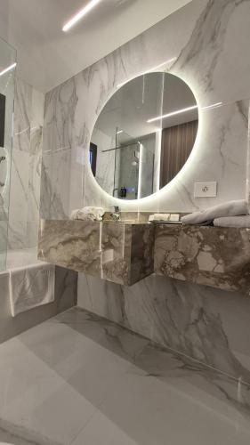 Kupatilo u objektu Marbella Hotel