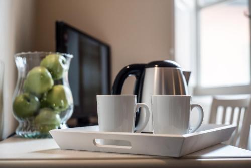 Příslušenství pro přípravu čaje a kávy v ubytování B&B Residenza Di Via Fontana