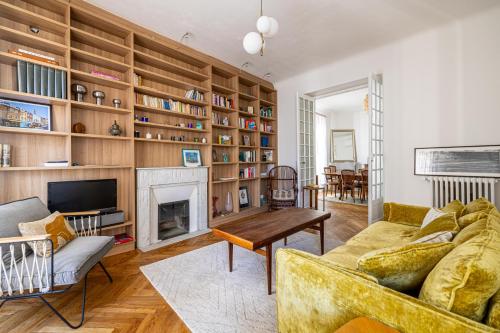 LE BOURGEOIS avec balcon, somptueux et lumineux, idéalement situé