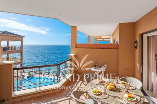 Stunning Seaside Apartment in Heated Pool Complex EN411