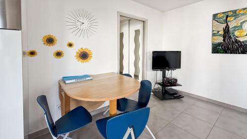 Modern 2 Bd Next To Rue Dantibes