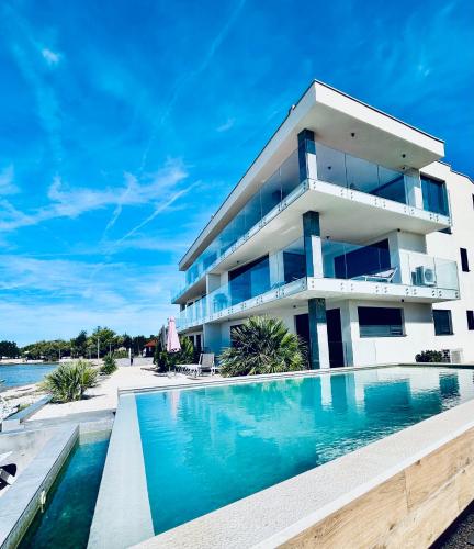 Paramount Adria