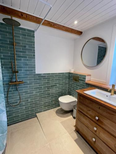 a bathroom with a toilet and a sink and a mirror at Wildernest Bornholm - Hjorten in Neksø