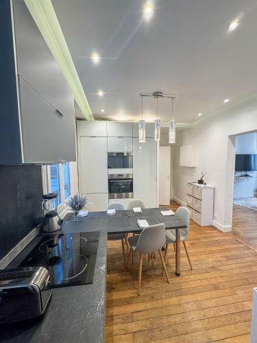 Apartment between the Arc de Triomphe and the Sacr-Cur