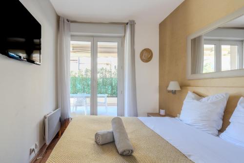 Cannes proche Croisette et plages - 2 pièces avec terrasse, jardin privé et parking