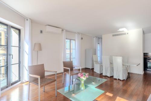 Rue d Antibes 2ch, 2 SDB, clim, balcon