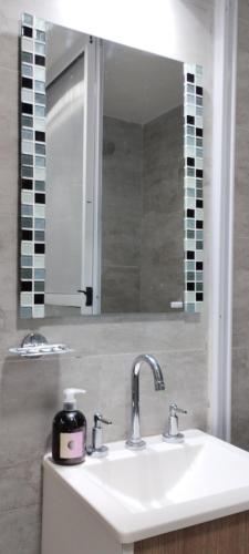 a bathroom with a sink and a mirror at Ambar Estudio in Miramar