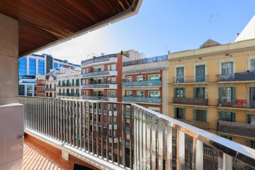 ApartEasy mid-term ONLY for VACATIONS stays, EIXAMPLE CENTER