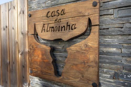 a wooden sign on the side of a building at Casa da Almoinha in Unhais da Serra