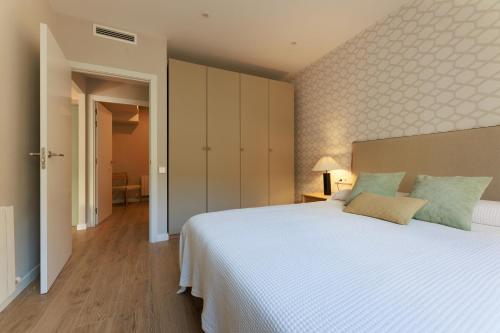 ApartEasy mid-term ONLY for VACATIONS stays, EIXAMPLE CENTER