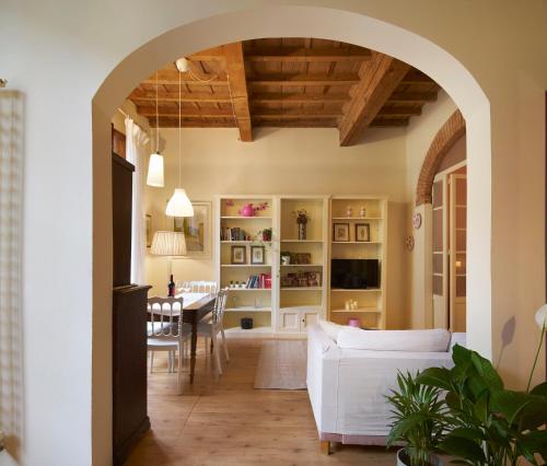 Bright, romantic retreat in central Florence