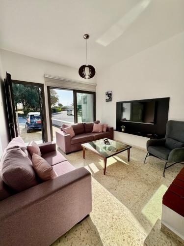 Quiet cozy Maisonette just 300m from Beach