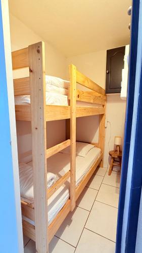 Appartement 6 personnes avec piscine secteur Richelieu, à 400m de la plage et à 650m du centre port